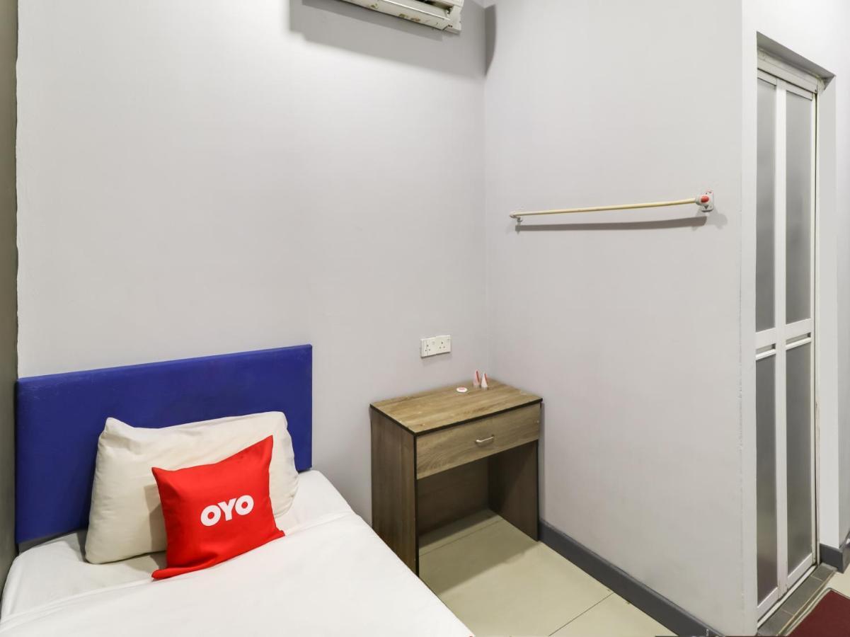 Oyo 89381 Moonnight Hotel Batu Caves Extérieur photo